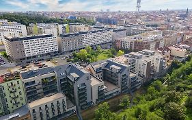 Central Prague Vitkov - Free Parking